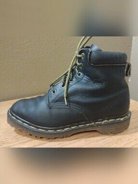 VTG '90s DOC DR. MARTENS (MIE). US Women's Size 6 (UK 4) 939 Padded Collar Boots